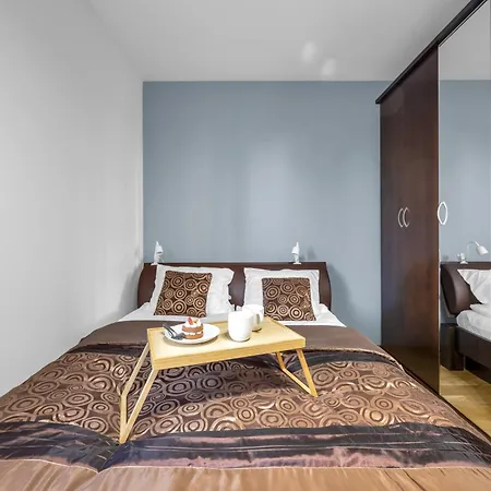Appartement Grochow - Terrace, Parking - By Rentujemy