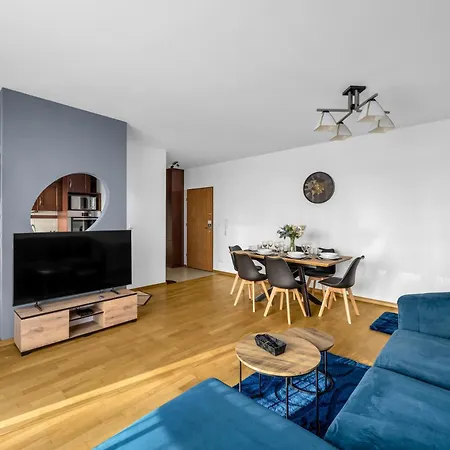 Appartement Grochow - Terrace, Parking - By Rentujemy *